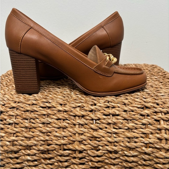 Jones New York Cyri Heeled Loafer Pumps | Women’s 9M Tan Block Heel Chain Detail - Picture 8 of 12